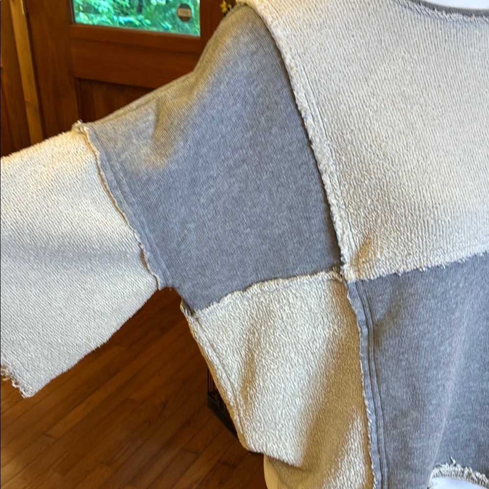 Easel Gray and Cream Boxy 3/4 Sleeve Sweater - Oversized - Picture 3 of 10